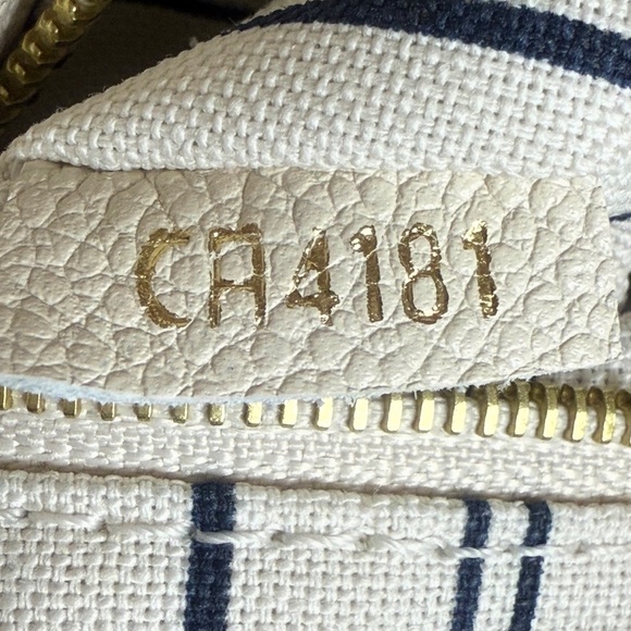 LV Cream Empreinte Artsy MM - Picture 10 of 16